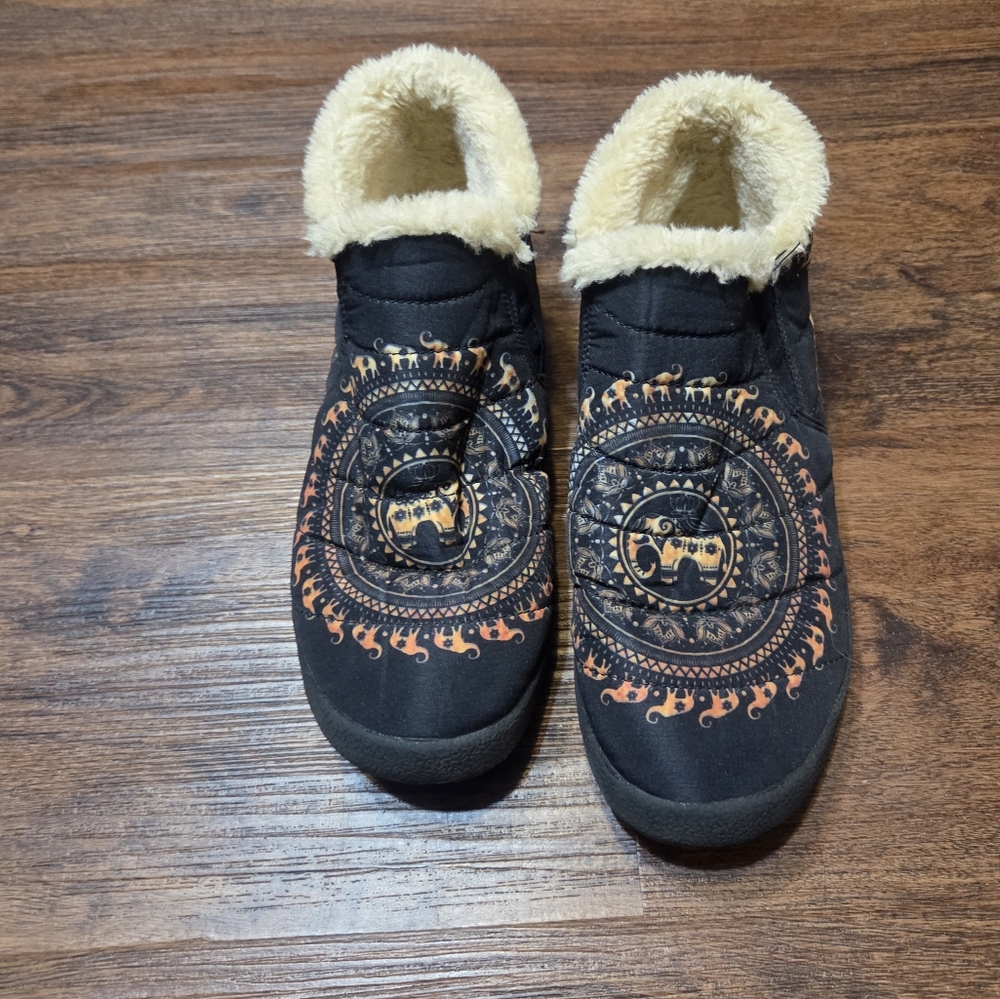 Yes We Vibe Elephany Design Slip-ons Size 6M.